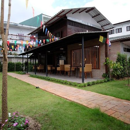 Monday Moon Apartment Chiang Mai Bagian luar foto