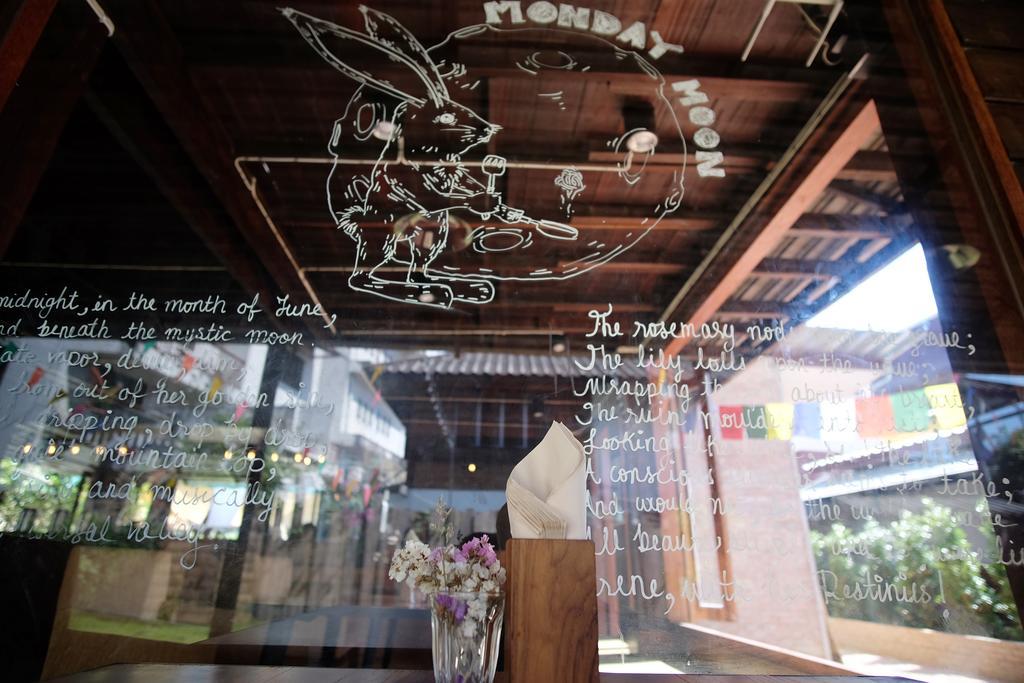 Monday Moon Apartment Chiang Mai Bagian luar foto
